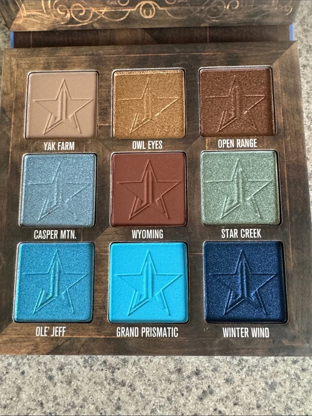 Jeffree Star compact eyeshadow